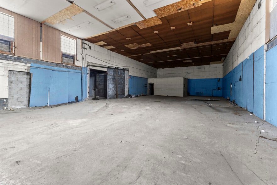 More Photos Of 15306 Rosa Parks Blvd, Detroit Warehouse For Sale