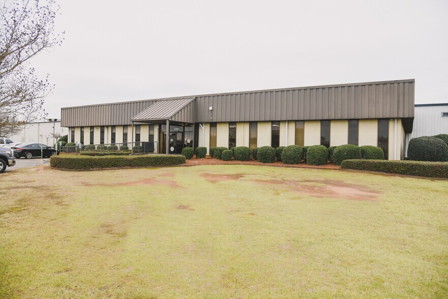 Primary Photo Of 2760 Gunter Park Dr, Montgomery Manufacturing For Sale