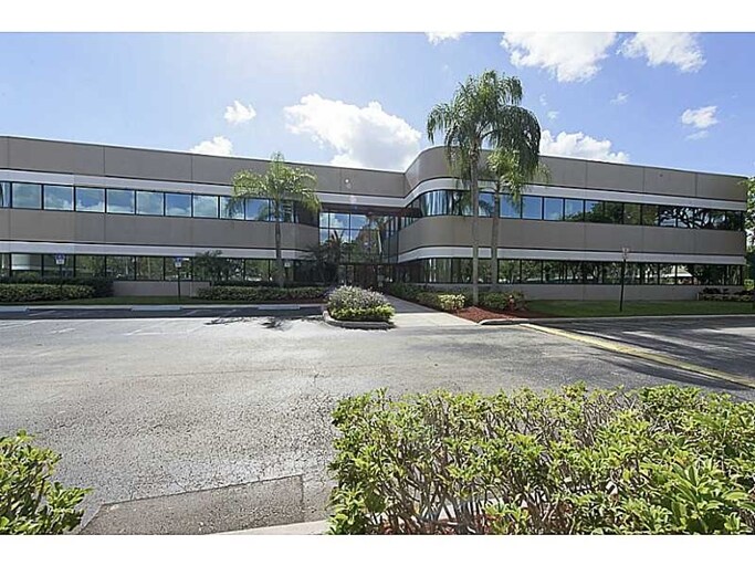 More Photos Of 440 Sawgrass Corporate Pky, Sunrise Office For Sale