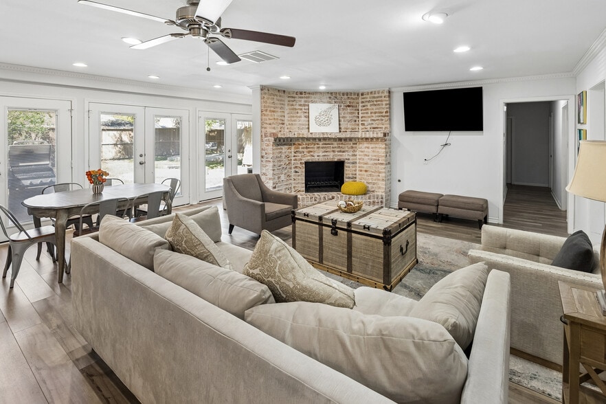 More Photos Of 5474 Imogene St, Houston Specialty For Sale
