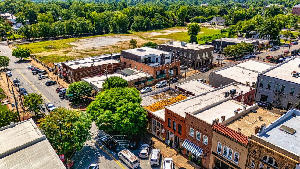 More Photos Of 15 Broad St, Newnan Storefront For Sale