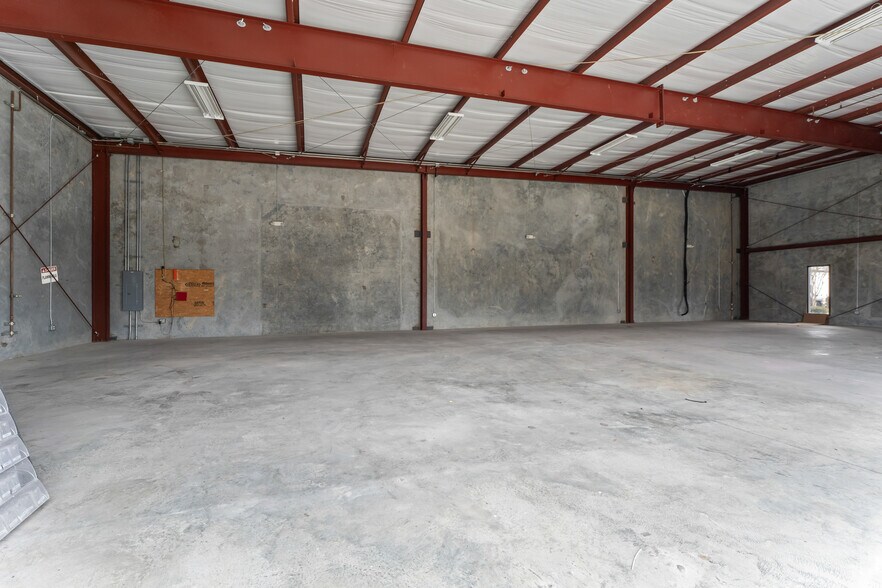 More Photos Of 6768 Complex Dr, Baton Rouge Industrial For Lease