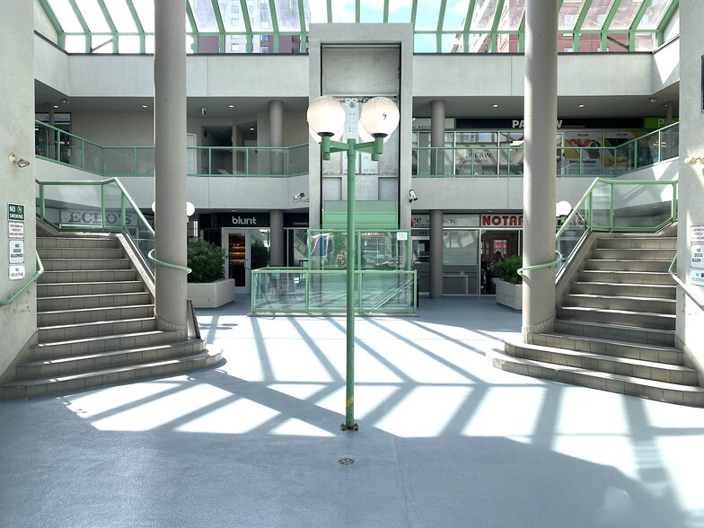 More Photos Of 1433 Lonsdale Ave, North Vancouver Storefront For Sale