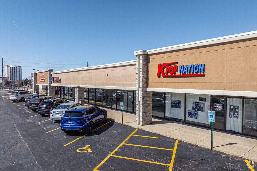 More Photos Of 9347 N Milwaukee Ave, Niles Unknown For Lease