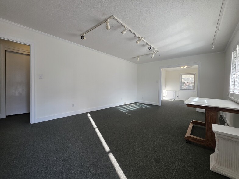 More Photos Of 2034 W 5th St, Washington Showroom For Sale