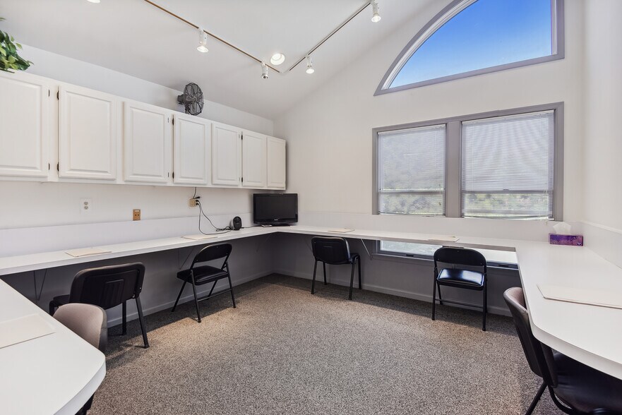 More Photos Of 10520 Warwick Ave, Fairfax Medical For Sale