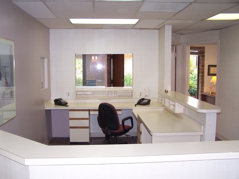 More Photos Of 6116 Rolling Rd, Springfield Medical For Lease