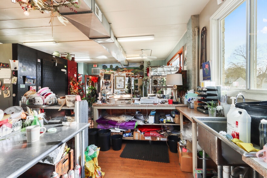 More Photos Of 111 S Fifth St, Walworth Fast Food For Sale