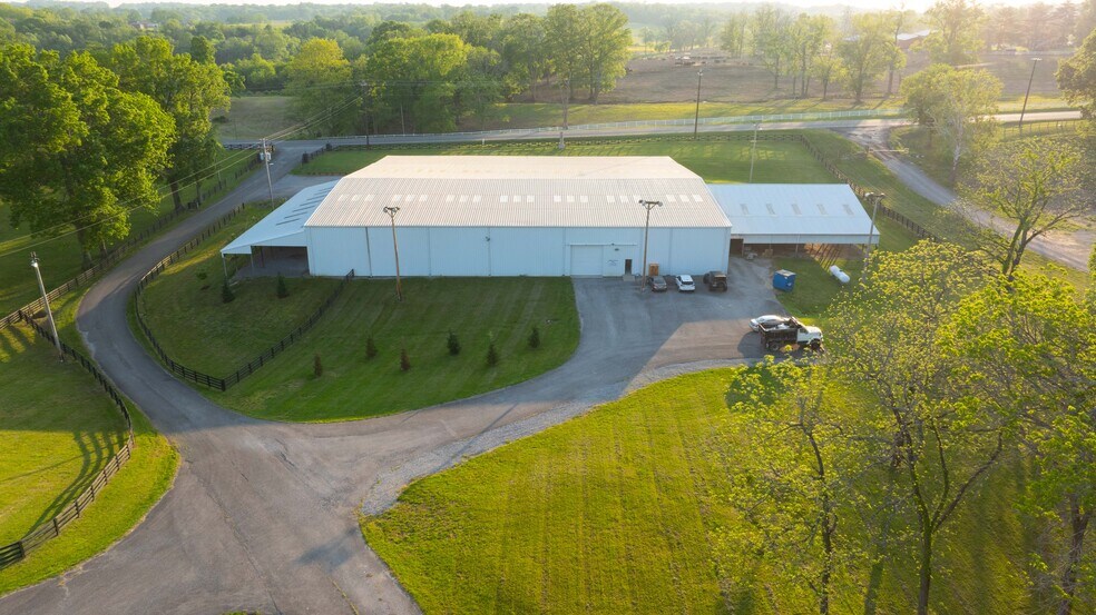 More Photos Of 5830 Highway 231 S, Castalian Springs Showroom For Sale