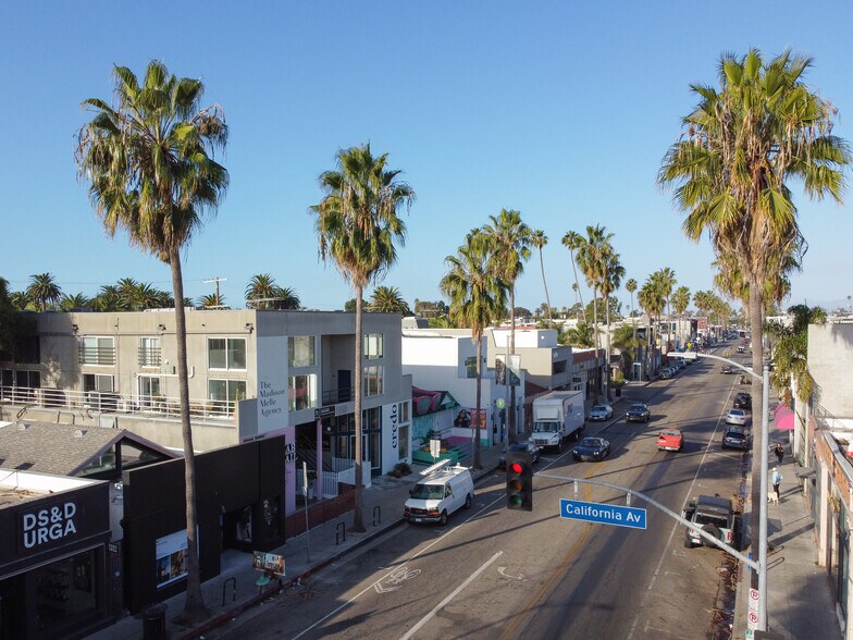More Photos Of 1350-1352 Abbot Kinney Blvd, Venice Loft Creative Space For Lease