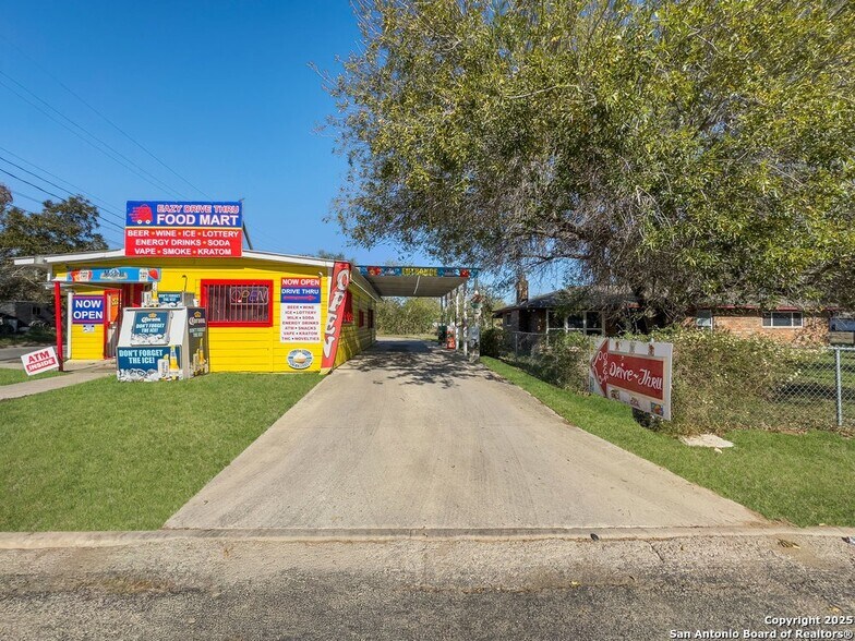 More Photos Of 702 Avenue H, Poteet Freestanding For Sale