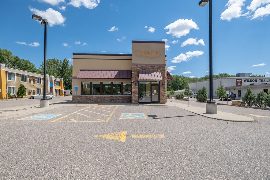 More Photos Of 101 W Lind St, Mankato Fast Food For Lease