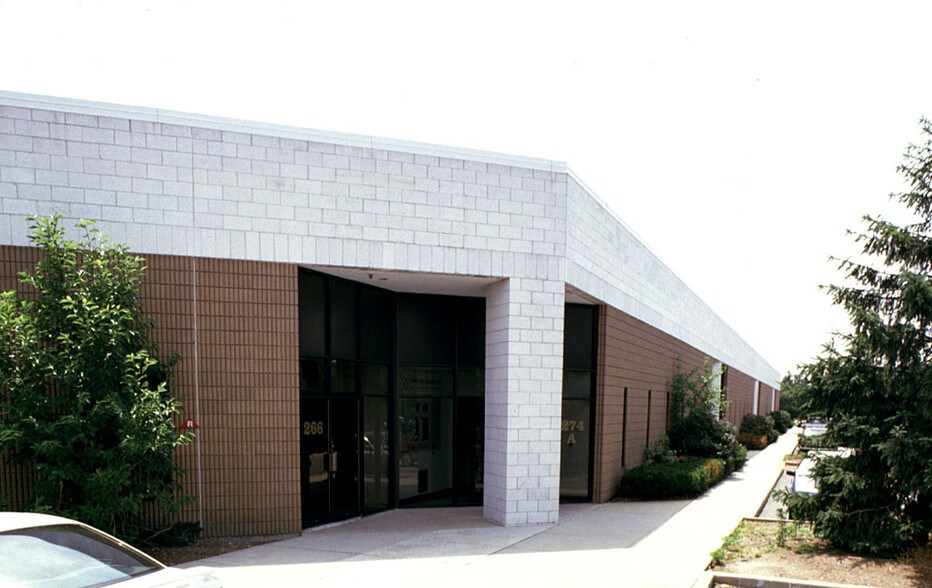 More Photos Of 266-300 Raritan Center Pky, Edison Light Distribution For Lease