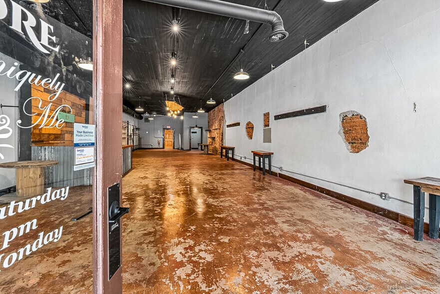 More Photos Of 8 E Main St N, Hampton Storefront For Sale