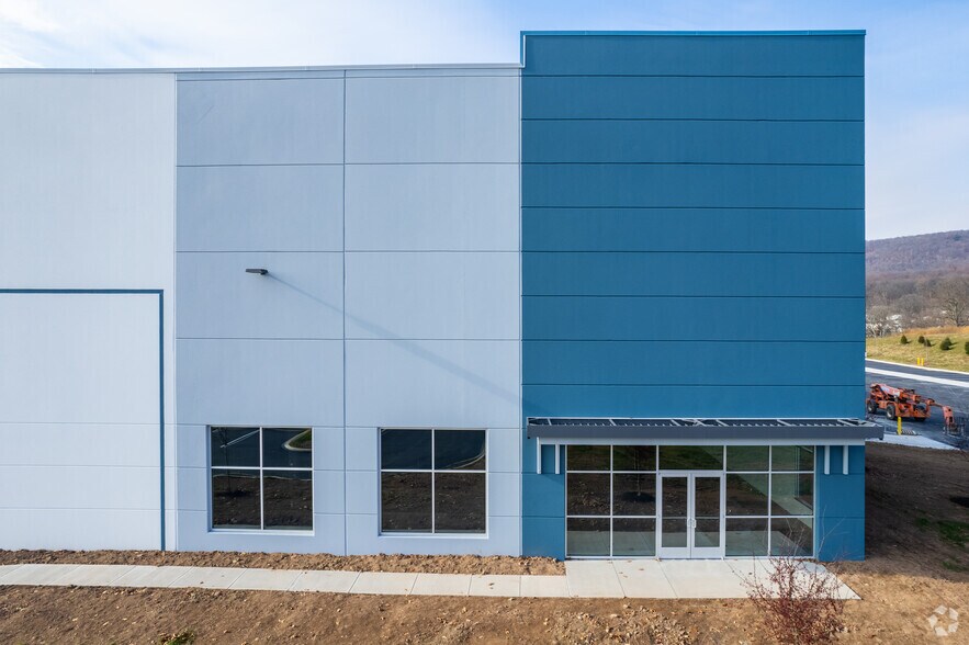 More Photos Of 3501 Mountain Rd, Hamburg Distribution For Lease