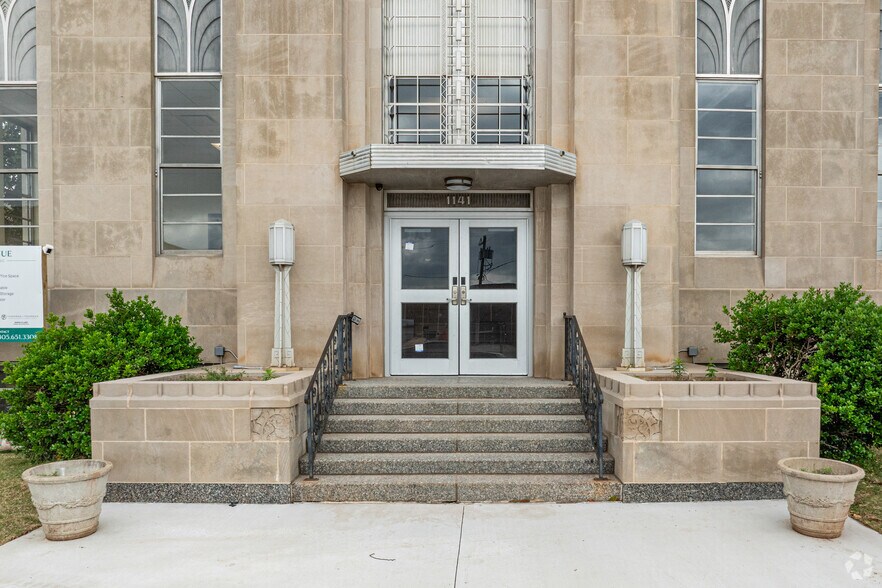 More Photos Of 1141 N Robinson Ave, Oklahoma City Office For Lease