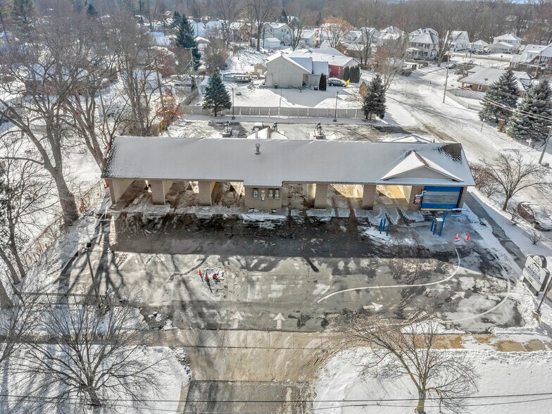 More Photos Of 25957 Gibraltar Rd, Flat Rock Carwash For Sale