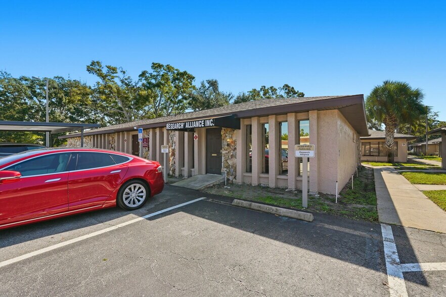 More Photos Of 516 Lakeview Rd, Clearwater Medical For Lease