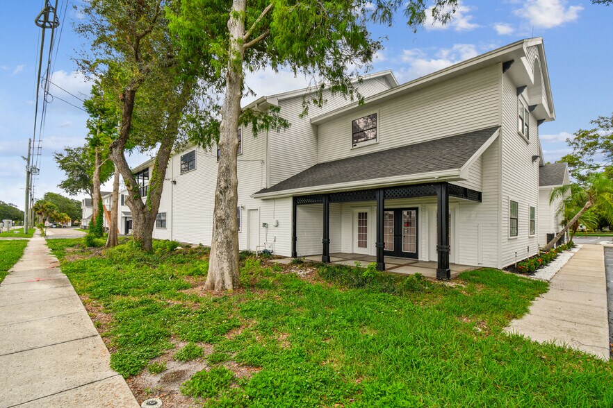 More Photos Of 300 E Bay Dr, Largo Office For Lease