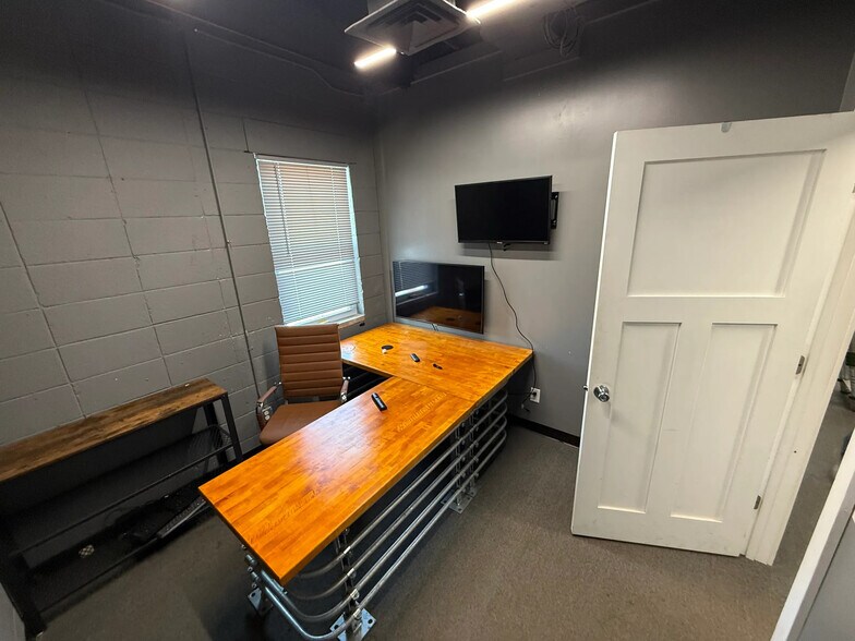 More Photos Of 3060 South Ave, Toledo Manufacturing For Lease