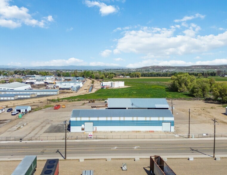 More Photos Of 445 NW 16th St, Fruitland Industrial For Sale