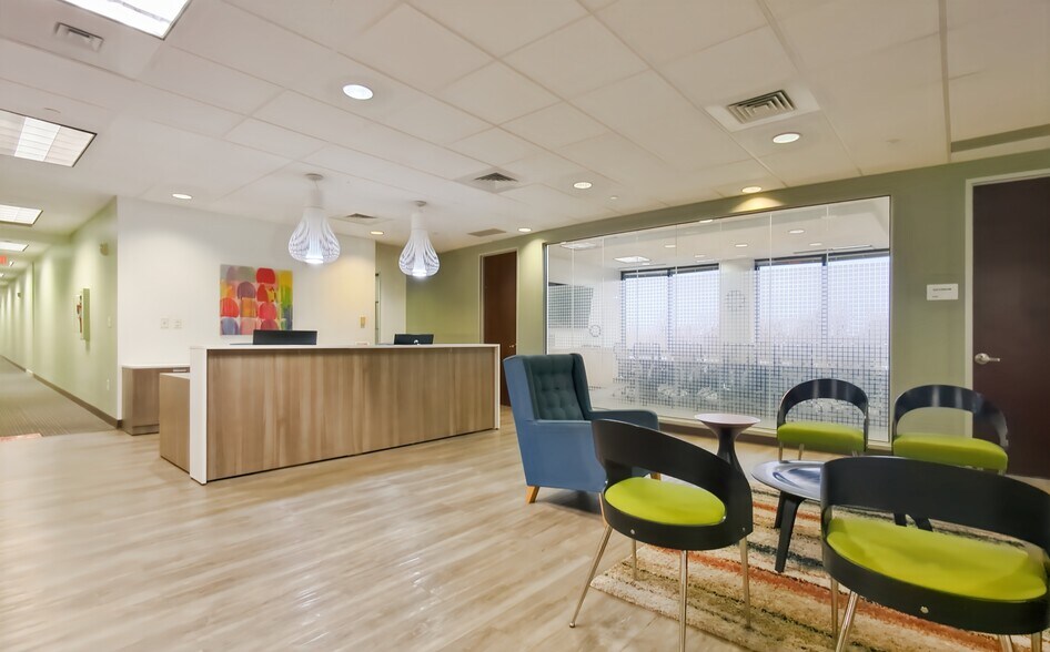 More Photos Of 301 McCullough Dr, Charlotte Coworking Space