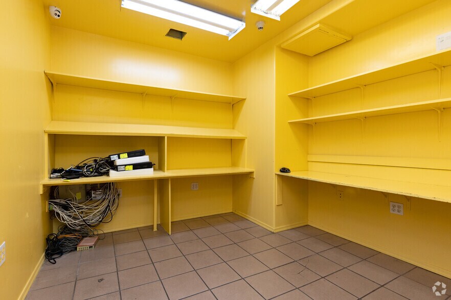 More Photos Of 1518 S Robertson Blvd, Los Angeles Schools For Lease
