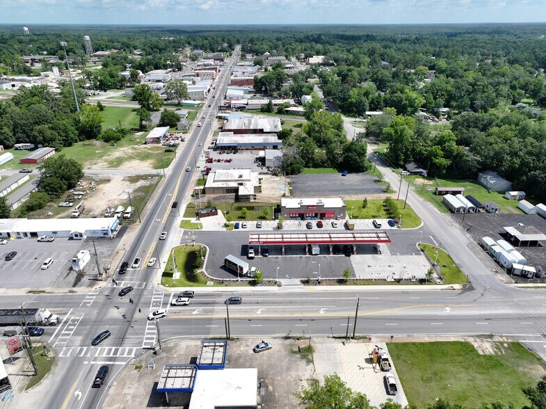 More Photos Of 406 S Waukesha St, Bonifay Office For Sale