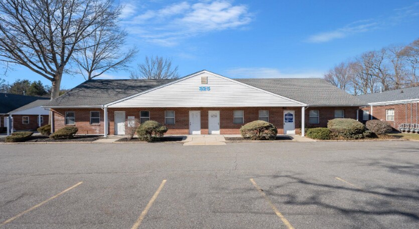 More Photos Of 325 E Main St, Smithtown Medical For Lease