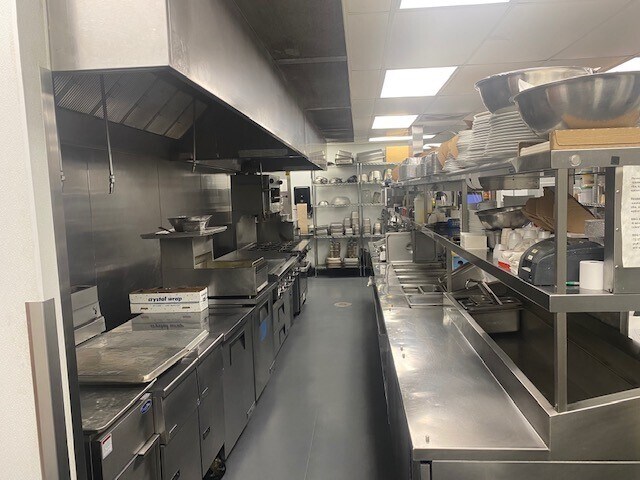 More Photos Of 1111-1113 South Blvd, Oak Park Restaurant For Lease