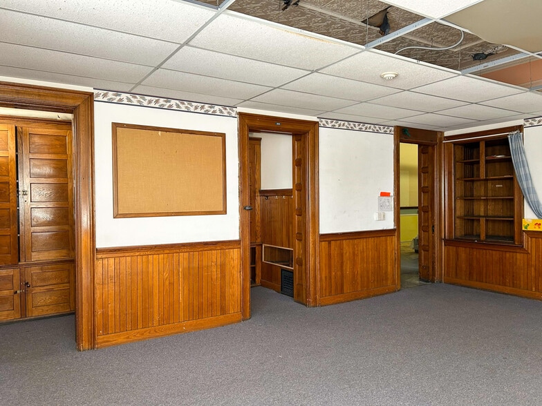 More Photos Of 1101 E 2nd St, Jamestown Schools For Sale