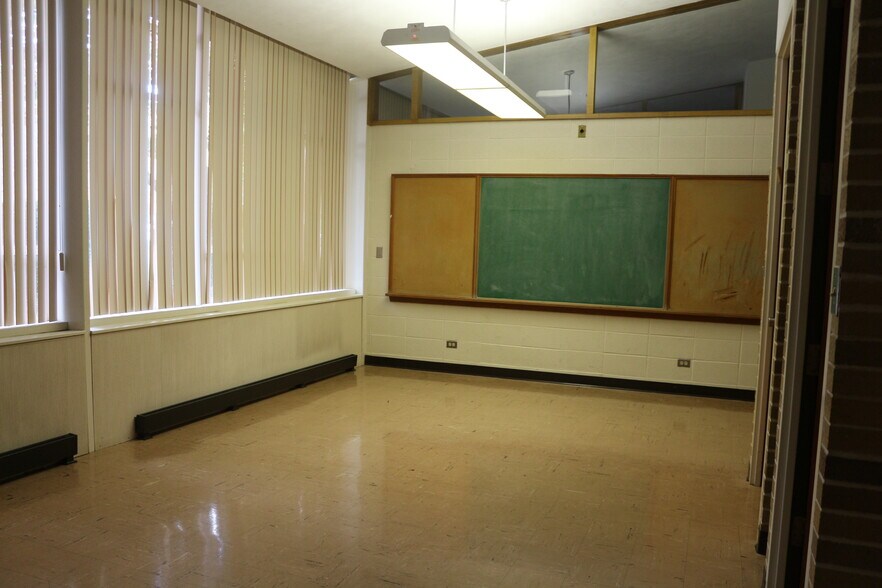 More Photos Of 1140 Governor St, Springfield Religious Facility For Sale