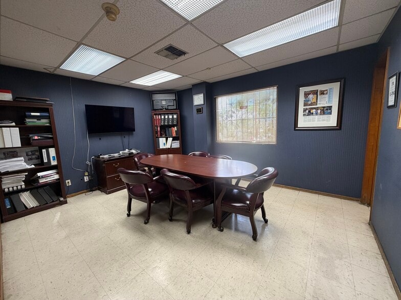 More Photos Of 8101 San Gabriel Dr, Laredo Distribution For Lease