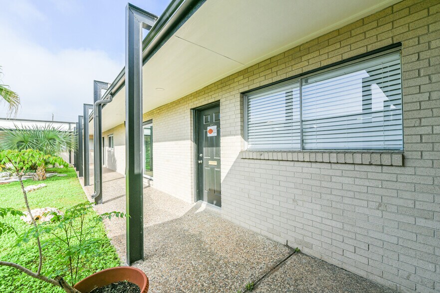 More Photos Of 1022 Pasadena Blvd, Pasadena Medical For Lease