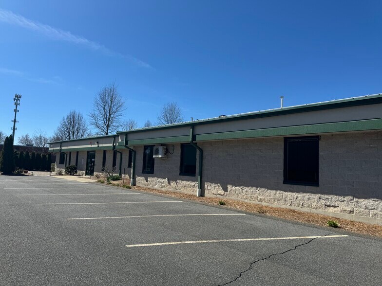 More Photos Of 155 Industrial Dr, Northampton Warehouse For Lease