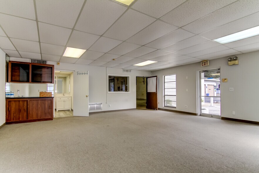 More Photos Of 5767 157th Ave N, Clearwater Light Manufacturing For Lease