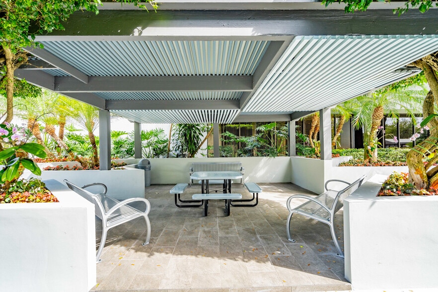 More Photos Of 2841 W Cypress Creek Rd, Fort Lauderdale Medical For Lease