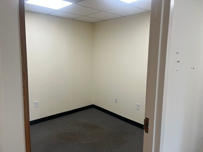 More Photos Of 792 S Main St, Mansfield Office For Lease