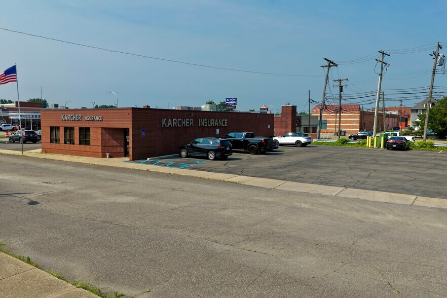 More Photos Of 23498-23520 Michigan Ave, Dearborn Office For Lease