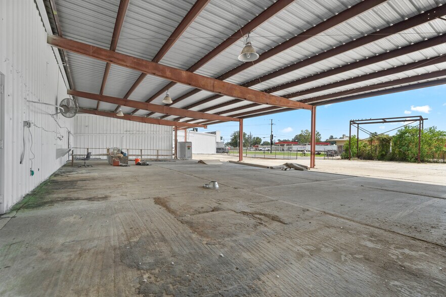 More Photos Of 947 Florida Ave SW, Denham Springs Flex For Sale