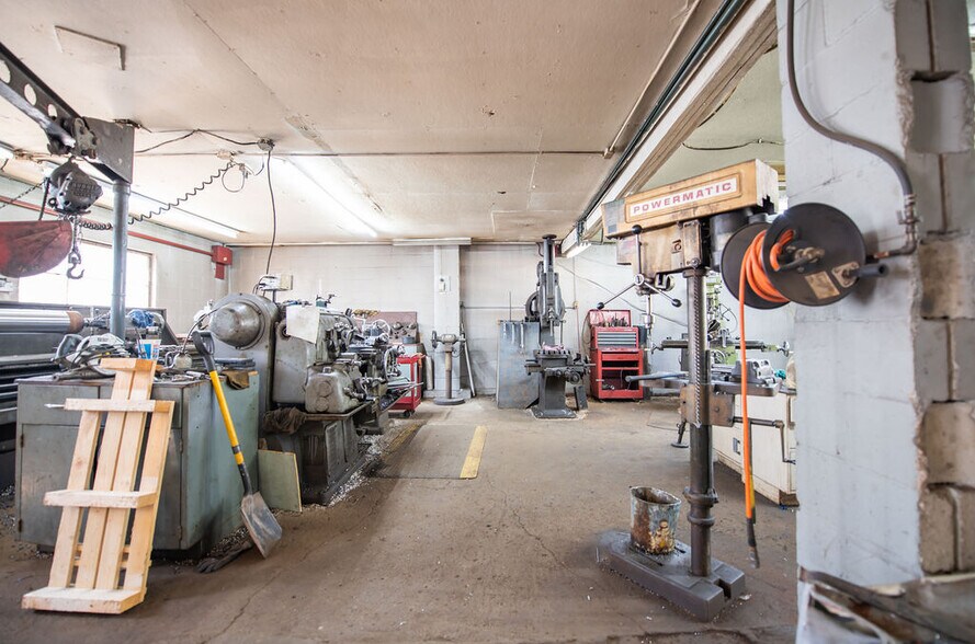 More Photos Of 1128 N Main St, Uhrichsville Manufacturing For Sale