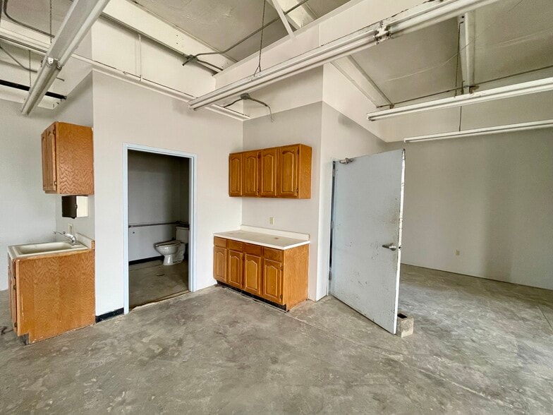 More Photos Of 306-308 N 24th St, Rogers Storefront For Lease