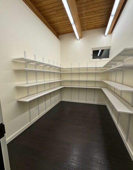 More Photos Of 3415 Fremont Ave N, Seattle Office For Lease