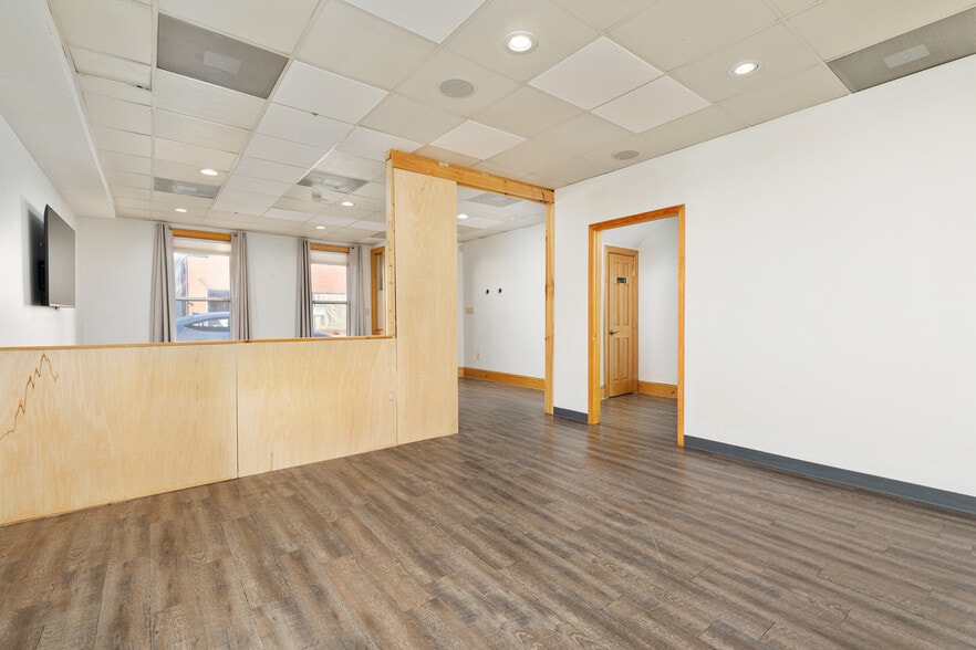 More Photos Of 238 E King St, Strasburg Storefront For Sale