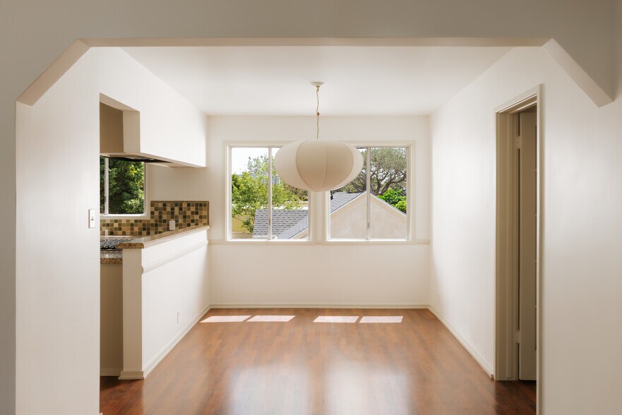 More Photos Of 2218 Pico Blvd, Santa Monica General Retail For Sale