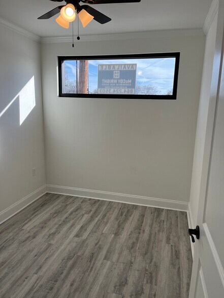 More Photos Of 1107 N Fant St, Anderson Office For Sale