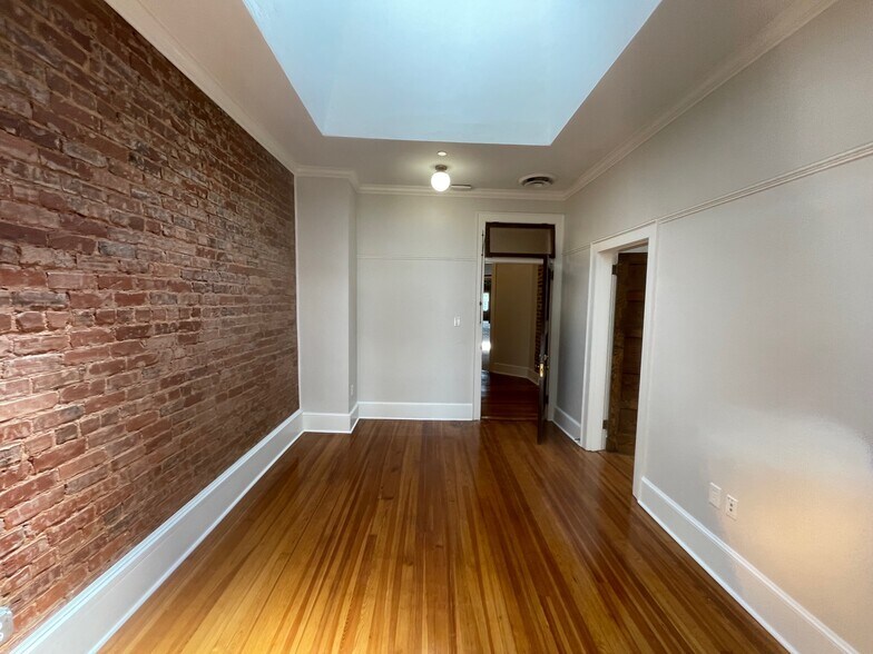 More Photos Of 121-129 N Main St, Mooresville Storefront Retail Office For Lease