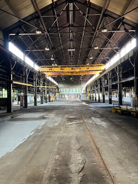 More Photos Of 800 N Water Ave, Sharon Service For Lease