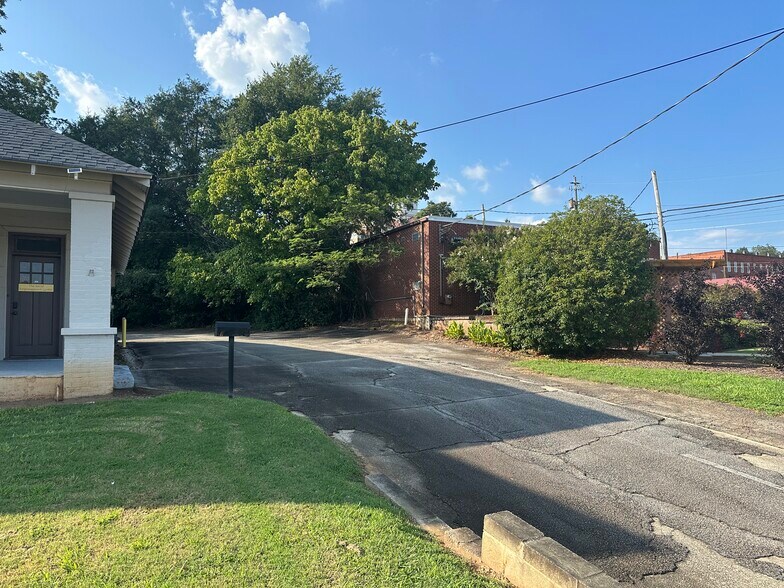 More Photos Of 62 Lee St, Jefferson Office For Sale