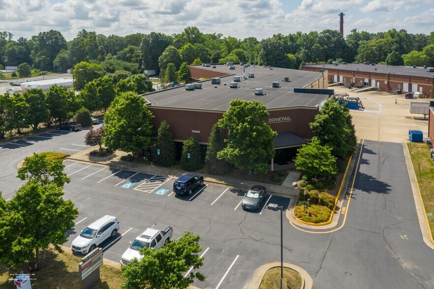 More Photos Of 11905 Bowman Dr, Fredericksburg Showroom For Lease